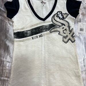 MLB Official Women’s White Sox Graphic Tee